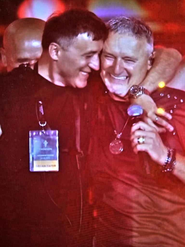 Nisam bio na Thompsonovu koncertu,nije to moja muzika