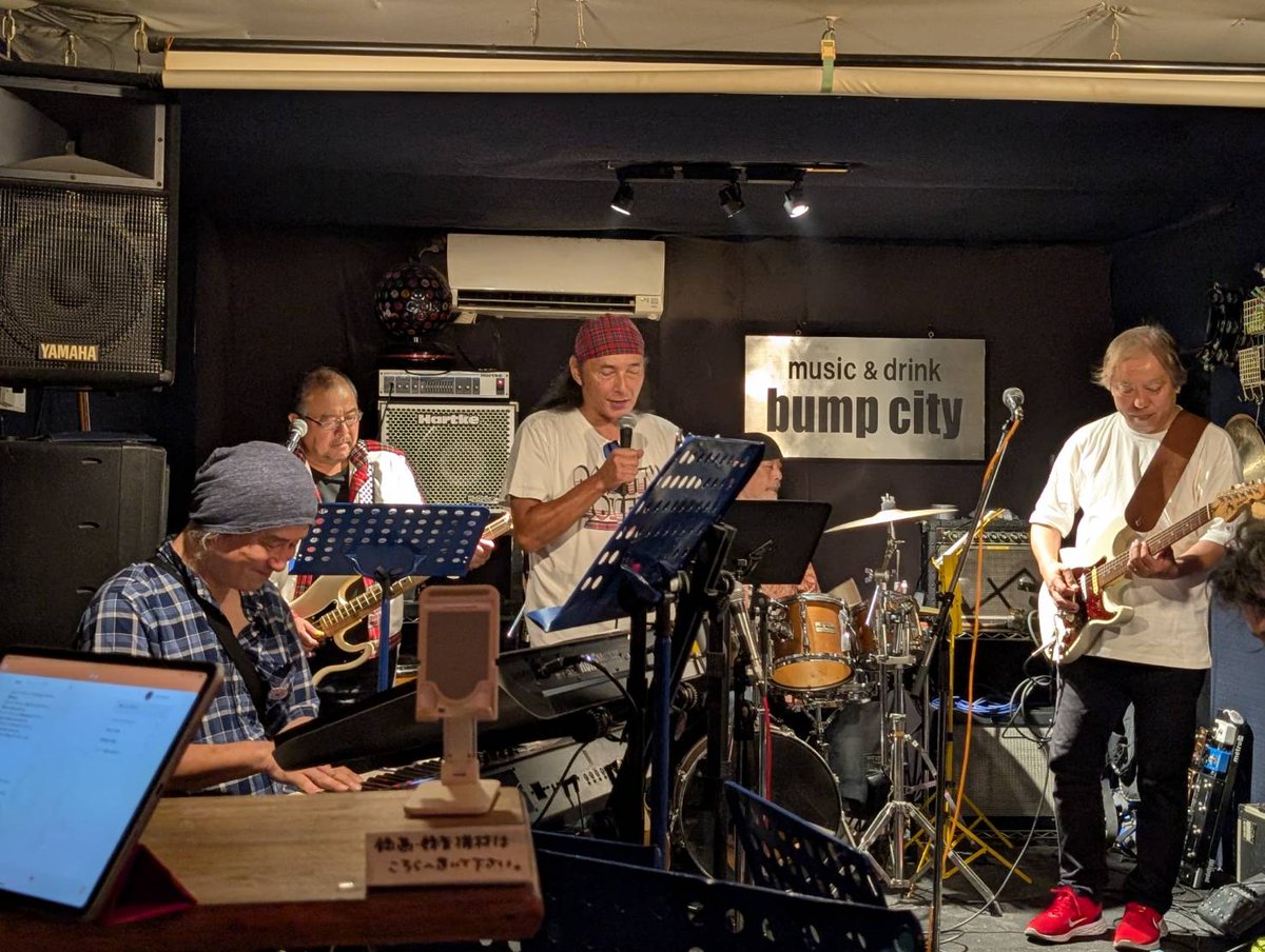 isao130blue's tweet photo. 今日は毎年恒例のローラーズ祭でセッションに参加してきました(^o^)♪
全部で6曲ベースを弾きました(^_^;)。
出来はまぁまぁでしたけど楽しかったデス＼(^o^)／♪ https://t.co/xKkNVA24g4