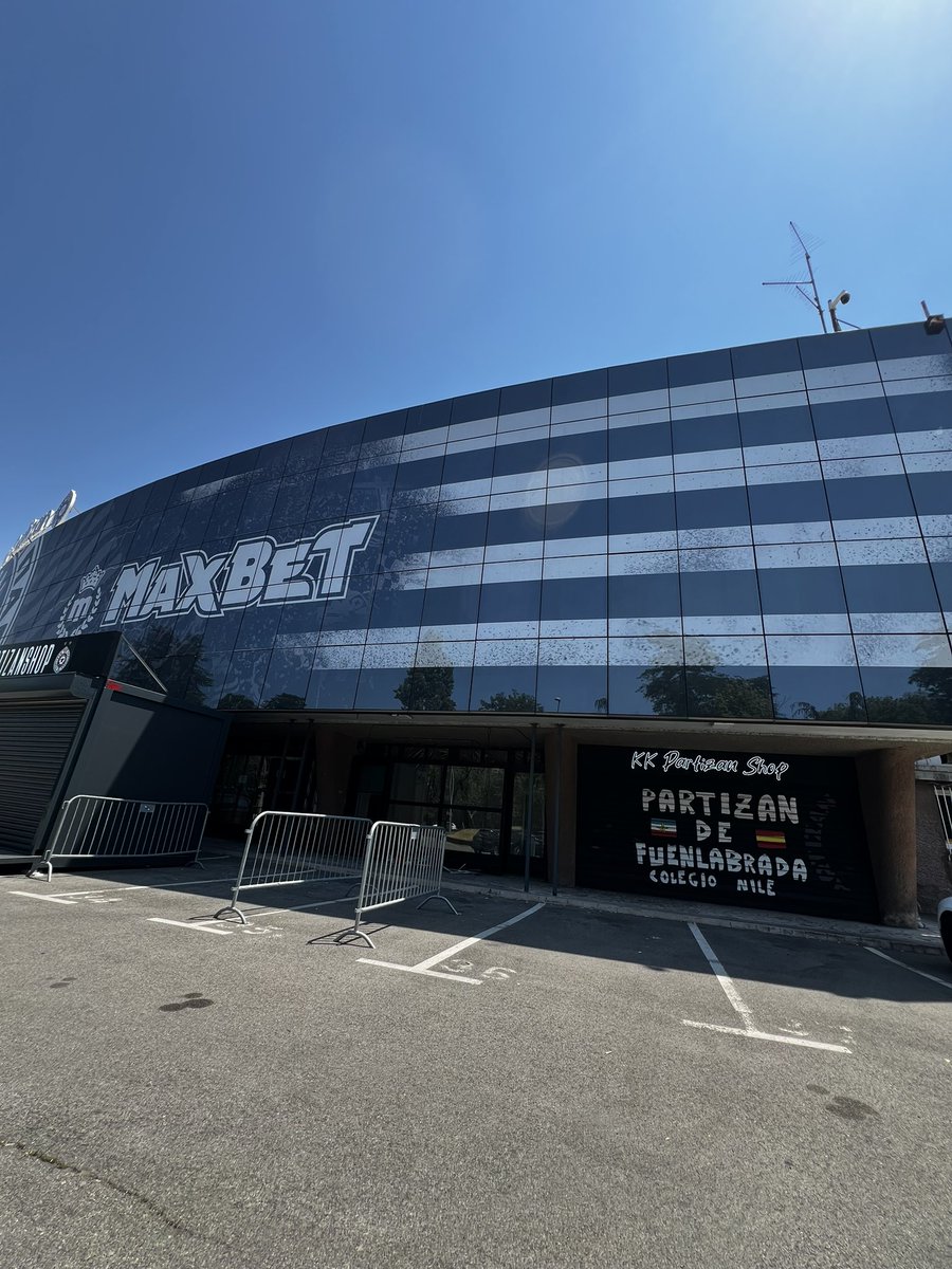 Javier Martín (@kikomartin) on Twitter photo 📍Partizan Stadium ⚫️⚪️
🏀La entrada a la tienda del equipo de basket (<a href="/PartizanBC/">KK Partizan Mozzart Bet</a>) luce así.
🫂Hermanamiento eterno con el <a href="/BFuenlabrada/">Flexicar Fuenlabrada</a> 😍 📍Partizan Stadium ⚫️⚪️
🏀La entrada a la tienda del equipo de basket (<a href="/PartizanBC/">KK Partizan Mozzart Bet</a>) luce así.
🫂Hermanamiento eterno con el <a href="/BFuenlabrada/">Flexicar Fuenlabrada</a> 😍