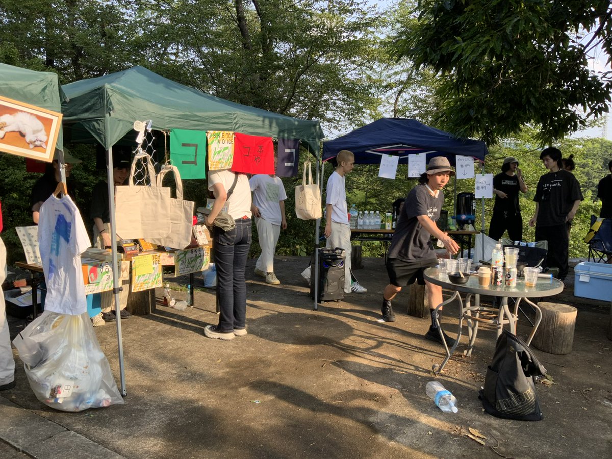 neodymium_boy's tweet image. 丸木美術館の「自由を扶くひと 望月桂」「へちま(アーティストによるコミティアかワンフェス?)」、滑り込み。遠くて暑かったが、行けてよかった。無料配布のZINEも充実。