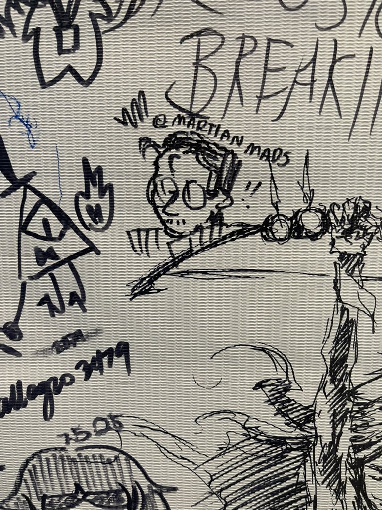 martianmads's tweet photo. went to @KomiketPH PICOF as harry!!! next stop is ACX but as kim instead…‼️

i have a reddit post pulled up on the last pic cause i was trying to type down some of shivers’ dialogue,,,

#komiket #komiketph #PICOF #discoelysium #harrydubois https://t.co/AKVRpycgWZ