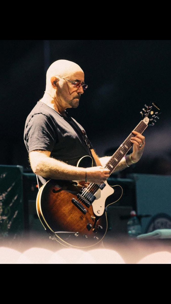 Stevie Fagan (@steviefagan) on Twitter photo Brilliant to see Oasis back and nailing it,
Equally great to see this man back where he belongs.💪💪🎸🎸
#oasislive25 #bonehead <a href="/BoneheadsPage/">Paul Arthurs.</a> <a href="/liamgallagher/">Liam Gallagher</a> <a href="/NoelGallagher/">Noel Gallagher</a> Brilliant to see Oasis back and nailing it,
Equally great to see this man back where he belongs.💪💪🎸🎸
#oasislive25 #bonehead <a href="/BoneheadsPage/">Paul Arthurs.</a> <a href="/liamgallagher/">Liam Gallagher</a> <a href="/NoelGallagher/">Noel Gallagher</a>