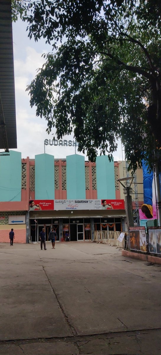 ShivaCh66123001's tweet image. Theatre permission teeskuna 🏟️✅💥🗞️...
#MSDhoniTheUntoldStory #MSDhoni𓃵 #sudarshan35mm