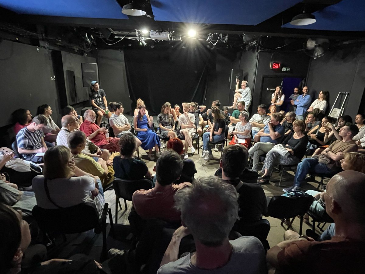 Depuis l'effondrement meurtrier de la gare de Novi Sad, les étudiants serbes mènent une lutte inédite contre la corruption et l'autoritarisme. 7 mois de mobilisation, sans leader, mais portés par une colère juste. "Korupcija ubija" — La corruption tue. #NoviSad #Serbie