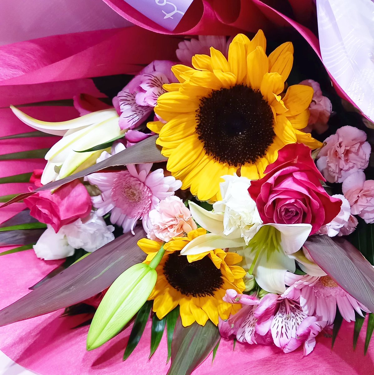 espr___'s tweet image. 誕生日に花束をくれる夫