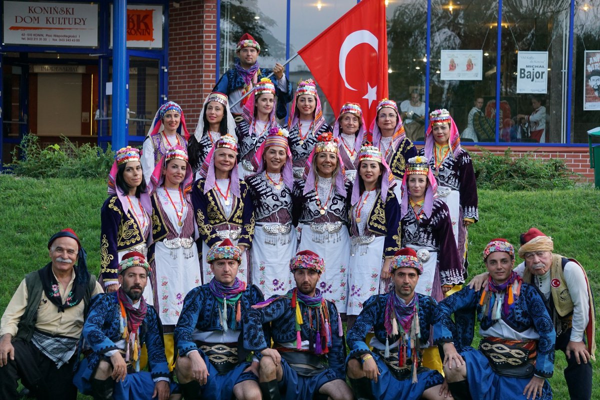 FOLKLORE INTERNACIONAL

Continuamos con la presentación de los grupos de Folklore Internacional que nos acompañarán en esta edición del Festival Internacional de la Sierra:

Sarfolk (Turquía) 

Más info: festisierra.com/folklore-inter…