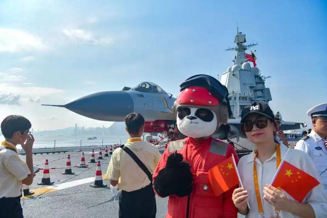 Shen Shiwei 沈诗伟 (@shen_shiwei) on Twitter photo 🇨🇳🐼"Catapult panda" of China's first homegrown aircraft carrier Shandong becomes a star!
The aircraft carrier opened its flight deck and aircrafts to the public in🇨🇳🇭🇰#HongKong as part of the celebrations of the 28th anniversary of Hong Kong's return to the motherland. 🇨🇳🐼"Catapult panda" of China's first homegrown aircraft carrier Shandong becomes a star!
The aircraft carrier opened its flight deck and aircrafts to the public in🇨🇳🇭🇰#HongKong as part of the celebrations of the 28th anniversary of Hong Kong's return to the motherland.