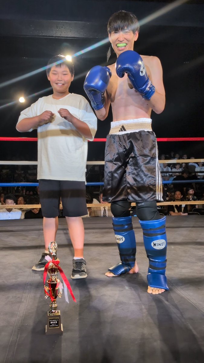 ナイスミドルに5名のオヤジ軍団が出場しました！2勝2敗1引き分けでした！
勝ったと思ったけどドローだったり、バッティングもらって目見えなくなったり、色々ありましたが汗
勝った人も負けた人もまた次頑張ると清々しくとても素晴らしかったです！
お疲れ様でした！！
#所沢　#キックボクシング