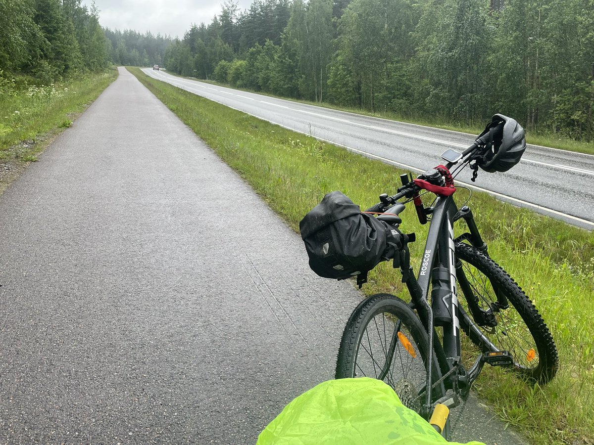 Linyang_Sun's tweet photo. Day 3 cycling along Lake Päijänne during a heavy rainstorm, shocked by the beautiful scenery. https://t.co/ay5rdTkEDK