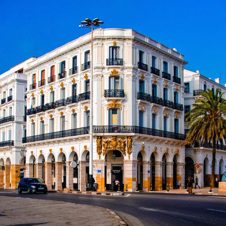 AfricaFirsts's tweet photo. 11. Algiers, the capital of Algeria, is a city full of beauty and contrast.

From its white buildings overlooking the sea to its historic Casbah and modern spaces, Algiers offers a unique and captivating experience.

It is one of the cleanest cities in Africa. https://t.co/y452vXDAMW