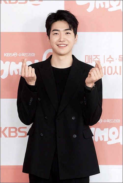 Langsung saja ya bub😔 Disini Damar mau berterimakasih banyak pada semua Glimmers yang selalu ikut kegiatan kita dari awal sampe akhir. Kalian semua keren, sayang yg banyak untuk kalian semua😢