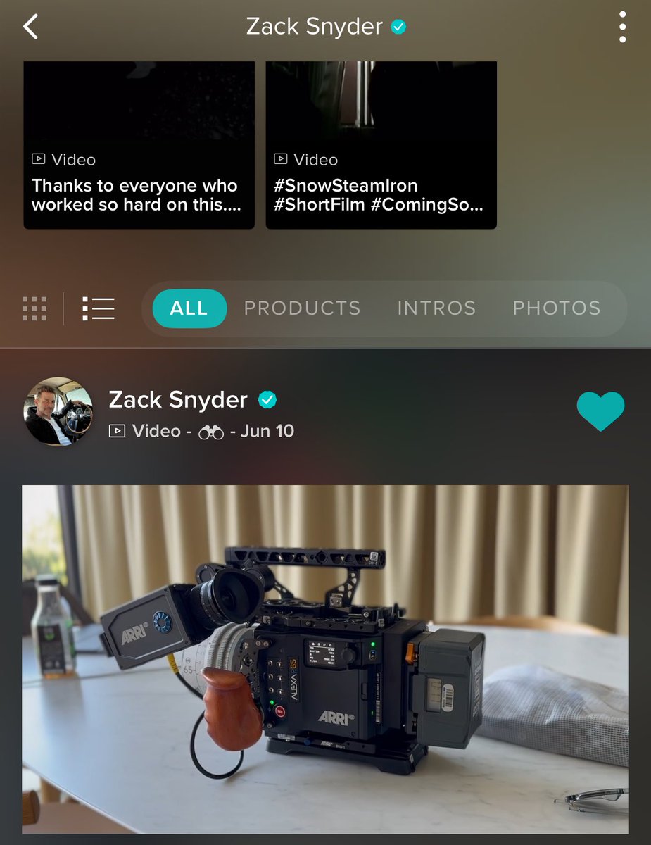 JILexander's tweet image. This is the first time Zack Snyder didn’t post a patriotic #FourthOfJuly message… did he renounce his US citizenship?🤔