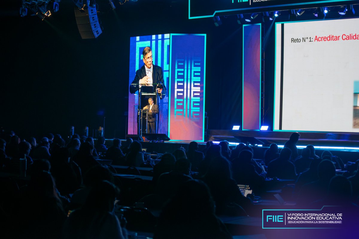 🇨🇱 <a href="/Luis_A_Riveros/">Luis Riveros Cornejo</a>  , expresidente de la Universidad de Chile, presentó la ponencia “Internacionalización y cooperación académica en redes de Educación Superior” 🤝🏻🌐, apostando por una educación más conectada.
#FIIEUnifranz2025 #Unifranz #InnovaciónEducativa