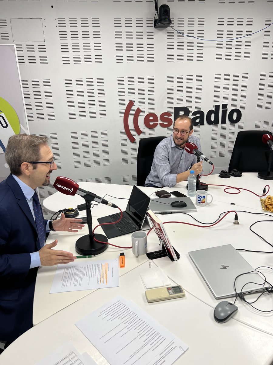 La Trinchera de Llamas (@trincherallamas) on Twitter photo 📻 Hoy en La Tertulia: Comité Federal PSOE, Congreso Nacional PP o las novedades del caso Santos Cerdán con...
🎙️ <a href="/albertguivernau/">Albert Guivernau</a>
🎙️ <a href="/MariaJamardoC/">María Jamardo</a>
🎙️ <a href="/lucacostant/">Luca Costantini</a>
🥐 Desayunamos con Pastelerías Saúl
#LaTrinchera
youtube.com/watch?v=XLG4K6… 📻 Hoy en La Tertulia: Comité Federal PSOE, Congreso Nacional PP o las novedades del caso Santos Cerdán con...
🎙️ <a href="/albertguivernau/">Albert Guivernau</a>
🎙️ <a href="/MariaJamardoC/">María Jamardo</a>
🎙️ <a href="/lucacostant/">Luca Costantini</a>
🥐 Desayunamos con Pastelerías Saúl
#LaTrinchera
youtube.com/watch?v=XLG4K6…