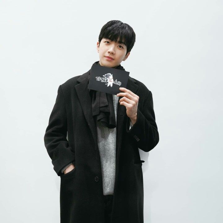 Damar juga sangat bersyukur selama sebulan ini dipertemukan Glimmers yg baik dan nurut sama Whipsgards. Saya merasa sangat senang bisa melewatkan banyak hal dengan kalian, seru-seruan bareng, curhat bareng, main game toxic dengan kalian dan pastinya ga akan saya lupakan😢