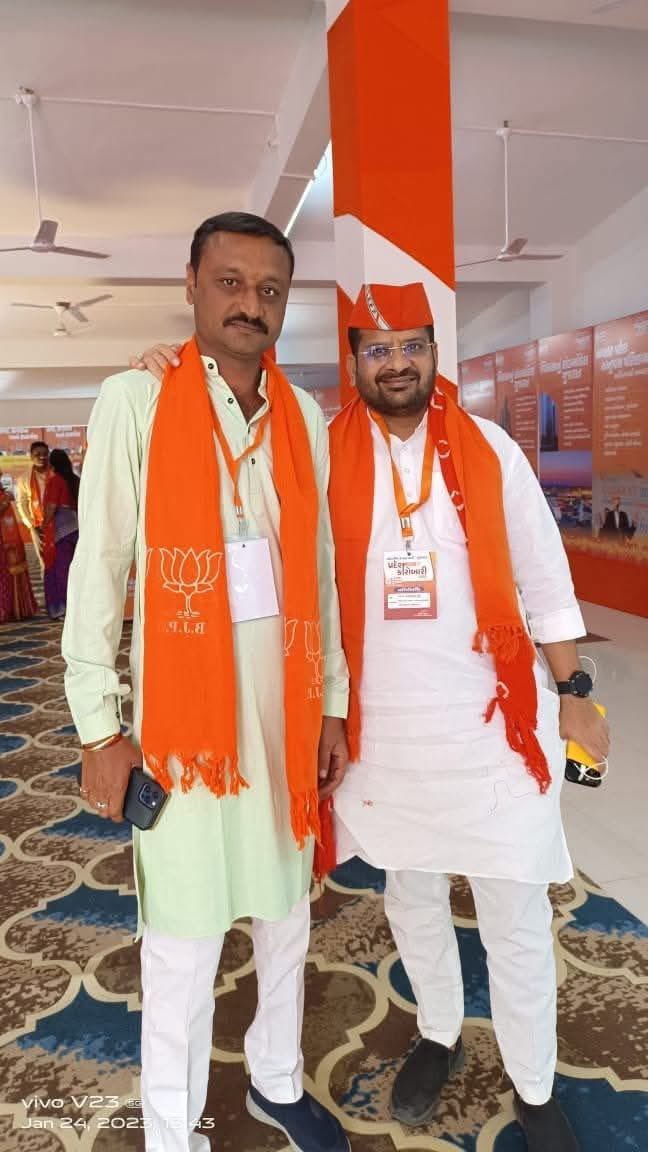 जीवेत शरदः शतम् 

ગુજરાત પ્રદેશ ભાજપના સહ-પ્રવક્તા અને પ્રદેશ યુવા મોરચાના પૂર્વ અધ્યક્ષ અને મારા પરમ મિત્ર શ્રી <a href="/DrRutvij/">Dr. Rutvij Patel</a> ને જન્મદિવસની સ્નેહસભર શુભકામનાઓ પાઠવું છું.

પ્રભુ આપને ઉત્તમ સ્વાસ્થ્ય સાથે દીર્ઘાયુ જીવન અર્પે એ જ પ્રાર્થના.