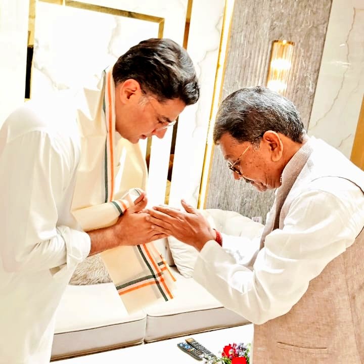 Dr. Charan Das Mahant (@drcharandas) on Twitter photo рдЫрддреНрддреАрд╕рдЧрдврд╝ рдкреНрд░рднрд╛рд░реА рдПрд╡рдВ <a href="/INCIndia/">Congress</a> рдорд╣рд╛рд╕рдЪрд┐рд╡ рд╢реНрд░реА <a href="/SachinPilot/">Sachin Pilot</a> рдЬреА рдХреЗ рдкреНрд░рджреЗрд╢ рдЖрдЧрдорди рдкрд░ рд╕реМрдЬрдиреНрдп рднреЗрдВрдЯ рдХрд░ рдЖрддреНрдореАрдп рд╕реНрд╡рд╛рдЧрдд рдХрд┐рдпрд╛ред
рд╡реЗ 07 рдЬреБрд▓рд╛рдИ рдЖрдИрд╕реАрд╕реА рд░рд╛рд╖реНрдЯреНрд░реАрдп рдЕрдзреНрдпрдХреНрд╖ рд╢реНрд░реА рдорд▓реНрд▓рд┐рдХрд╛рд░реНрдЬреБрди рдЦрдбрд╝рдЧреЗ рдЬреА рдорд╣рд╛рд╕рдЪрд┐рд╡ рд╢реНрд░реА рдХреЗ.рд╕реА. рд╡реЗрдгреБ рдЧреЛрдкрд╛рд▓ рдЬреА рдХреЗ "рдХрд┐рд╕рд╛рди-рдЬрд╡рд╛рди-рд╕рдВрд╡рд┐рдзрд╛рди" рдЬрдирд╕рднрд╛ рд╣реЗрддреБ рдЙрдирдХрд╛ рдЖрдЧрдорди рд╣реБрдЖ рд╣реИред
<a href="/kharge/">Mallikarjun Kharge</a> рдЫрддреНрддреАрд╕рдЧрдврд╝ рдкреНрд░рднрд╛рд░реА рдПрд╡рдВ <a href="/INCIndia/">Congress</a> рдорд╣рд╛рд╕рдЪрд┐рд╡ рд╢реНрд░реА <a href="/SachinPilot/">Sachin Pilot</a> рдЬреА рдХреЗ рдкреНрд░рджреЗрд╢ рдЖрдЧрдорди рдкрд░ рд╕реМрдЬрдиреНрдп рднреЗрдВрдЯ рдХрд░ рдЖрддреНрдореАрдп рд╕реНрд╡рд╛рдЧрдд рдХрд┐рдпрд╛ред
рд╡реЗ 07 рдЬреБрд▓рд╛рдИ рдЖрдИрд╕реАрд╕реА рд░рд╛рд╖реНрдЯреНрд░реАрдп рдЕрдзреНрдпрдХреНрд╖ рд╢реНрд░реА рдорд▓реНрд▓рд┐рдХрд╛рд░реНрдЬреБрди рдЦрдбрд╝рдЧреЗ рдЬреА рдорд╣рд╛рд╕рдЪрд┐рд╡ рд╢реНрд░реА рдХреЗ.рд╕реА. рд╡реЗрдгреБ рдЧреЛрдкрд╛рд▓ рдЬреА рдХреЗ "рдХрд┐рд╕рд╛рди-рдЬрд╡рд╛рди-рд╕рдВрд╡рд┐рдзрд╛рди" рдЬрдирд╕рднрд╛ рд╣реЗрддреБ рдЙрдирдХрд╛ рдЖрдЧрдорди рд╣реБрдЖ рд╣реИред
<a href="/kharge/">Mallikarjun Kharge</a>