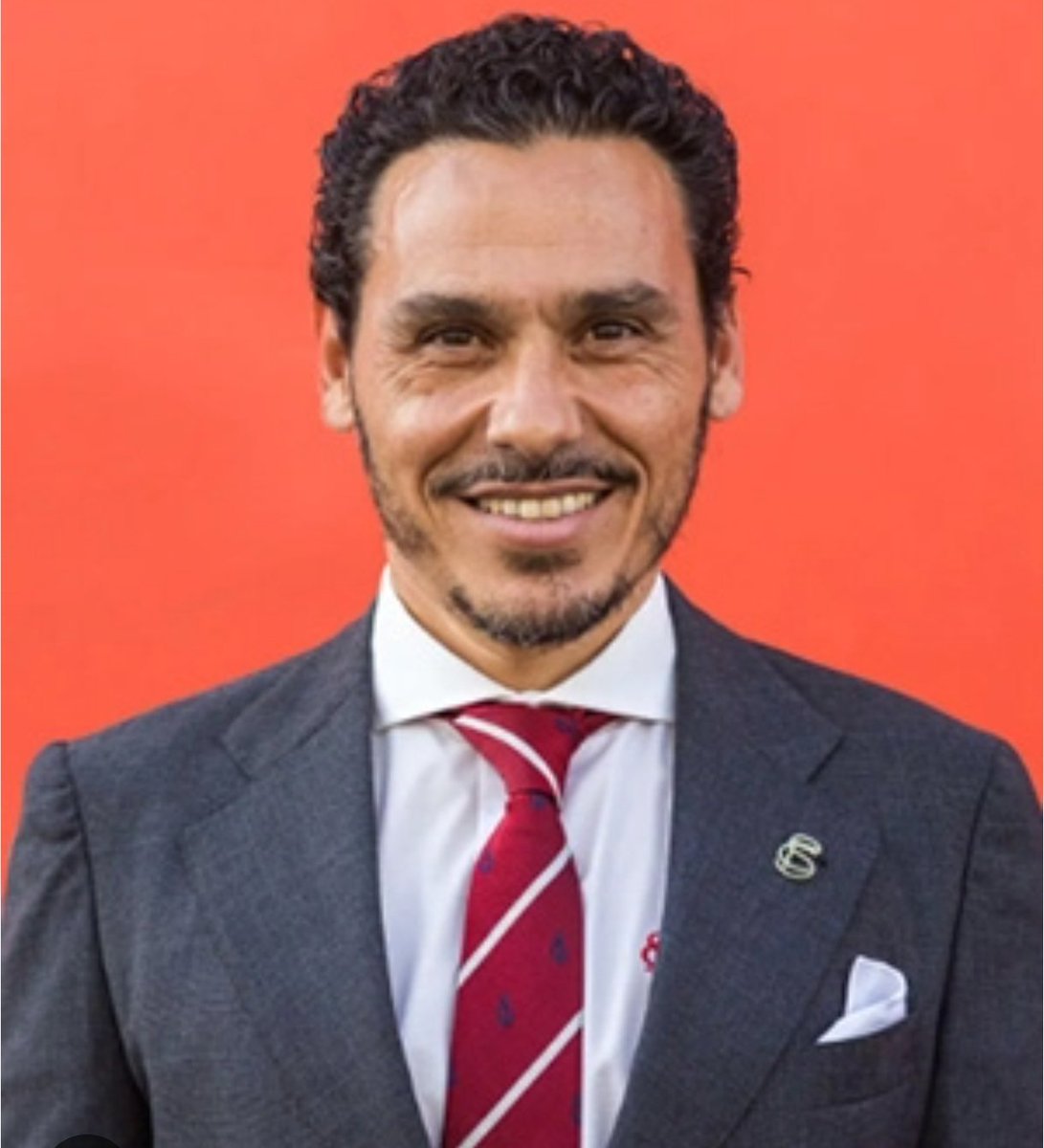 Señor@s SEVILLISTA .
No podemos permitir que esté toxico y su directiva igual que sigan gobernando a nuestro SEVILLA .No son sevillistas.
Hay que seguir presionando para que abandonen el club.
Antes que sea tarde