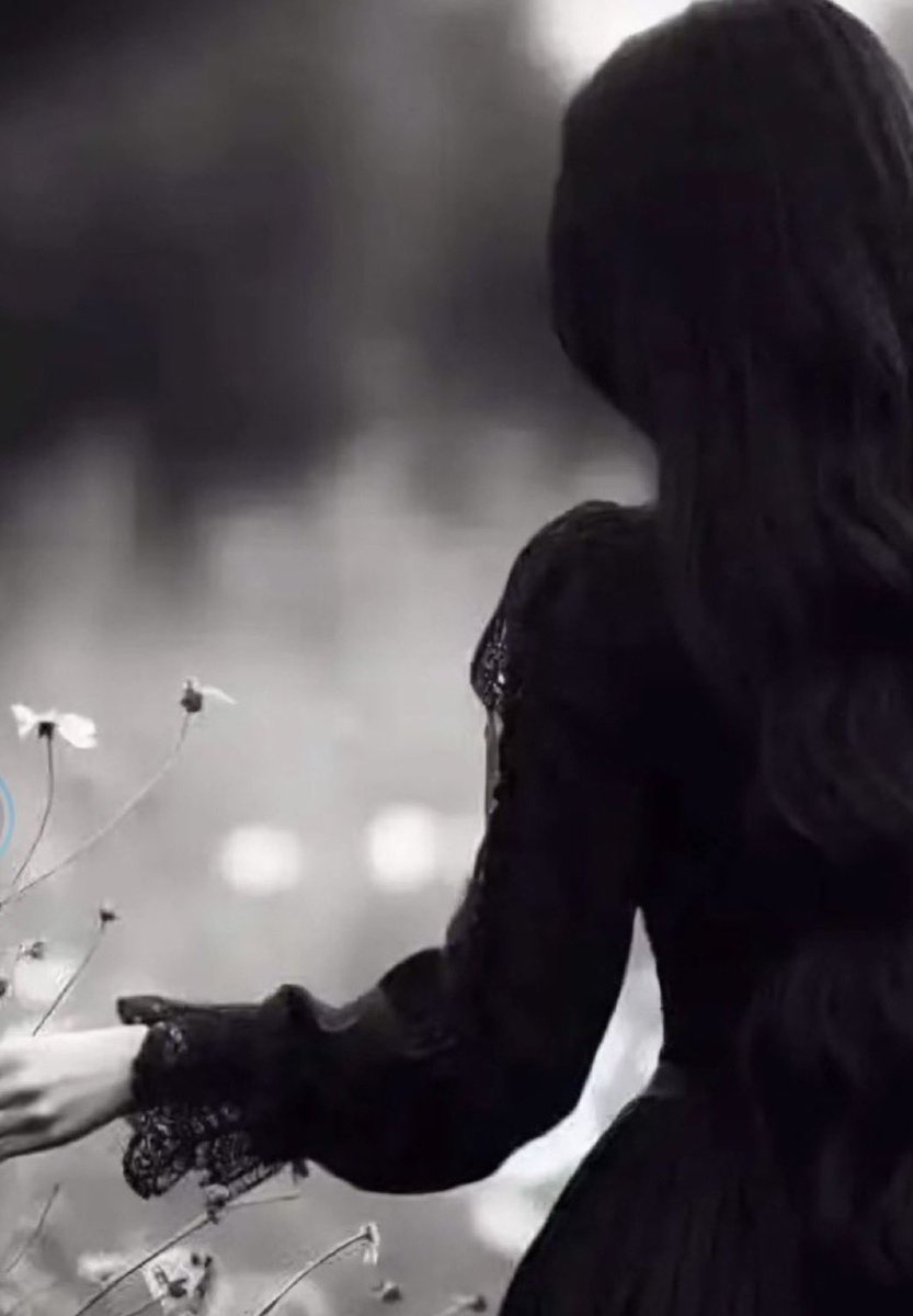 أصالة الإنسان تظهر في نبله ..
حين يغادر أرض ..
عليه ألا يذكرها بسوء ..
و إن كانت عقيمة الخير ..

#غرامي_أجمل