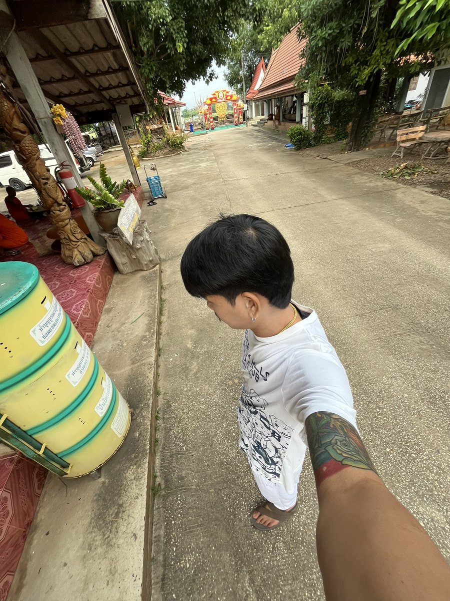 : ดีกว่าผมก็พระแล้ว :ไม่หล่อเทอบอกพอทนพอจนเทอบอกพอเลย ❗️หนีบวชแล้วคนลวงหลอกมันเยอะ 😼 #กำแพงเพชร #วัดโขมงหัก 👻