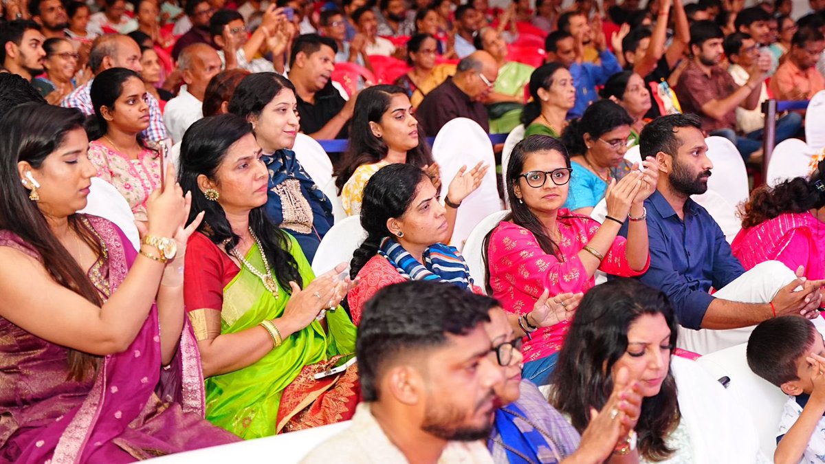 Dr. Bharat Balvalli captivated the audience with soulful music that left everyone mesmerized and asking for more at the Chikhal Kalo event organised by the Department of Tourism, Government of Goa.

#GoaTourism #RegenerativeTourism #GoaBeyondBeaches #ChikhalKalo2025