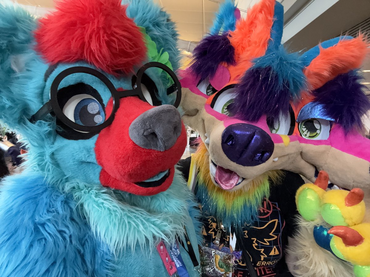 i've adored this suit from a distance for YEARS and i finally got to meet <a href="/MxxyMerlin/">MMMMMMMM</a> in person!!! Thank you so much for the picture!! I was very hot and on my way to headless but i had to very quickly suit back up to ask for this 😭