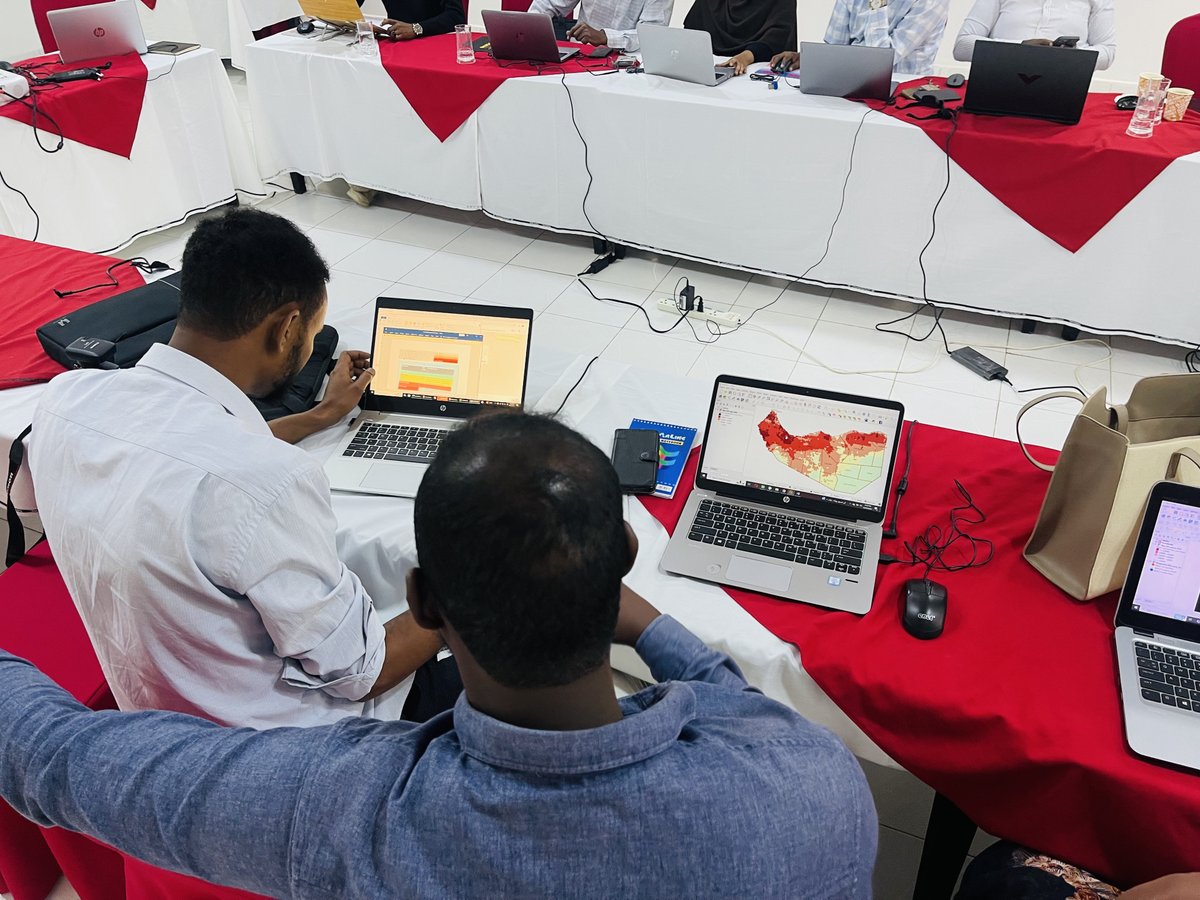 FAOSomalia's tweet photo. Thanks to @SwissEmbassyKE, @FAOSWALIM trained relevant government staff in Somaliland on drought monitoring using the Combined Drought Index. 

With evolving drought risk, the training aimed to strengthen early warning systems and improve drought preparedness. https://t.co/lYmJfGqNxR