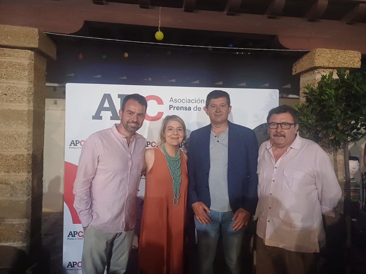 Anoche asistimos a la velada de la prensa que organizó la <a href="/APCadiz/">APC</a> Muchas gracias por la invitación y por la gran predisposición para plantear actividades en común 😊👏🏻