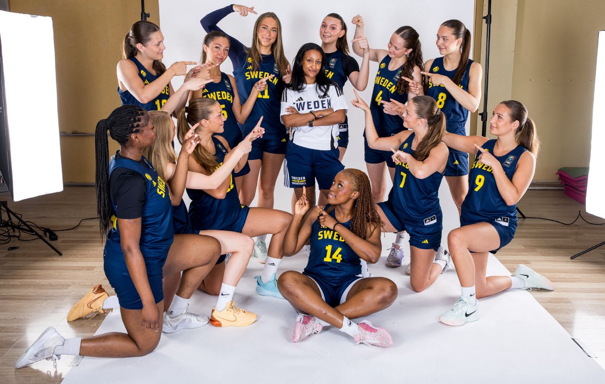 _annaskog's tweet image. Gamedayyy!!! Playing against North Macedonia today at 8:30 Lithuania time. Tune in and watch! 
🇲🇰 July 6 vs. North Macedonia
🔗 youtube.com/live/PPcpuZRnU…
#U18EuroBasket #classof2026 #Swedenbasketball