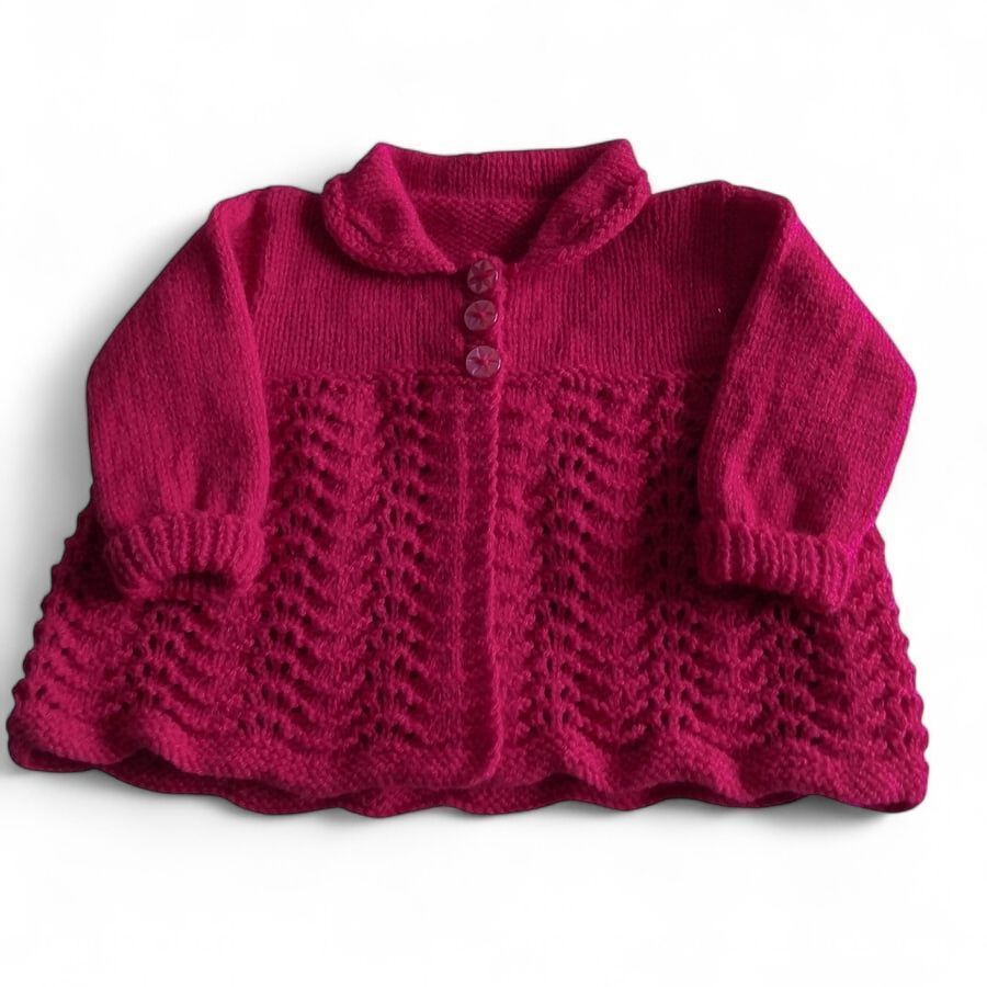 Adorn your little one in this hand-knitted, vintage design, red baby cardigan. Perfect for babies aged 0-3 months. A thoughtful gift for baby showers.
knittingtopia.etsy.com/listing/179351…
#etsy #handmade #knittedbabyclothes #craftbizparty #MHHSBD