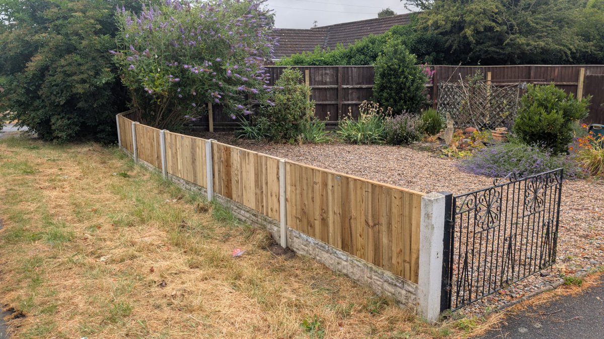 frankhamsonsltd's tweet photo. We are pleased to share before-and-after images showcasing a recent front fence renovation project completed for a valued client in Boston. 

This project resulted in another satisfied customer.

#frankhamandsons #fencerestoration #fencing #homeimprovement https://t.co/r1EZsQXHft