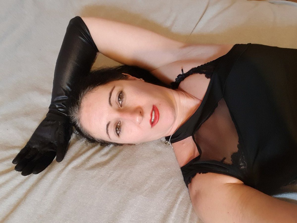 I know what you dream about. I make those dreams ✨️