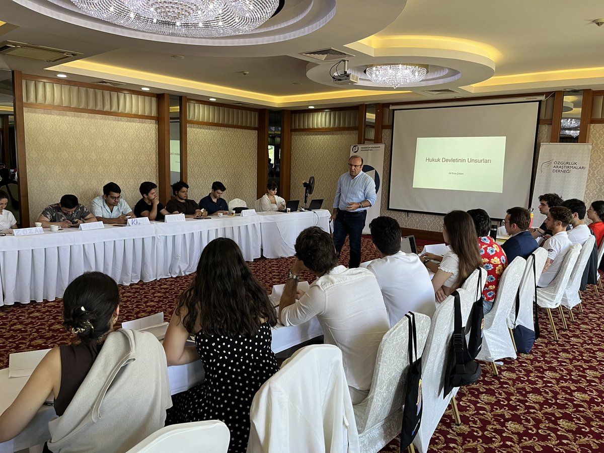 Özgürlük Araştırmaları (@ozgurlukar) on Twitter photo Liberalizm 101 Seminerimizin ikinci oturumu, Doç. Dr. Ali Rıza Çoban’ın (<a href="/lawarc2002/">Ali Rıza Çoban</a>) “Hukukun Üstünlüğünün Unsurları” sunumuyla başladı. Liberalizm 101 Seminerimizin ikinci oturumu, Doç. Dr. Ali Rıza Çoban’ın (<a href="/lawarc2002/">Ali Rıza Çoban</a>) “Hukukun Üstünlüğünün Unsurları” sunumuyla başladı.