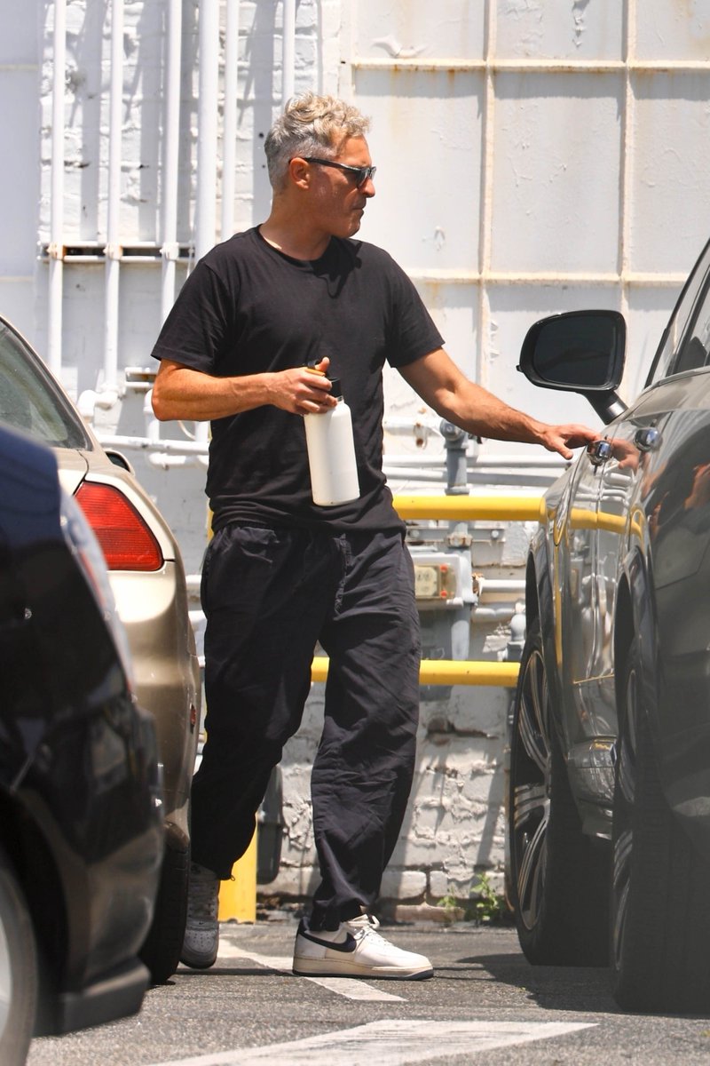 jphoenixupdates's tweet image. Joaquin Phoenix pictured out in Los Angeles after a weekend workout at the gym