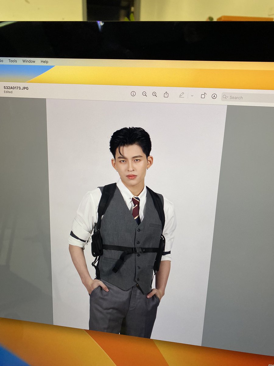 ยิ้มหน่อยครับ
จะไม่ยิ้มจริงๆหรอครับ 😏

ฝากผลงานช่างภาพพีชด้วยครับ จ้างได้ #MeAndTheeSeries