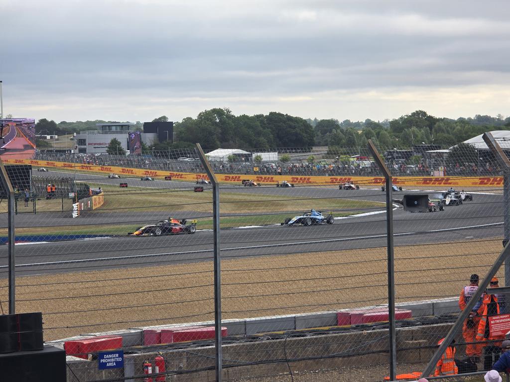 TopGun2ajt's tweet photo. Race day @SilverstoneUK https://t.co/8O7LNZWX1L