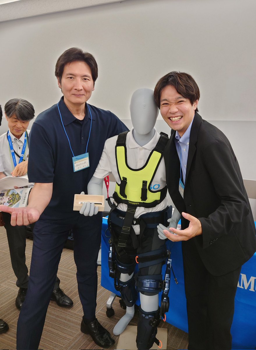 ryouhoushi's tweet photo. 大阪府学会参加してます
私は午後パシフィックサプライさんのブースでT-Supportの普及に勤しんでおりました
T-Supportを使用した症例報告をして頂いた森之宮病院の山内先生と記念写真
楽しい
#37COPT https://t.co/OJkfv6cMUd