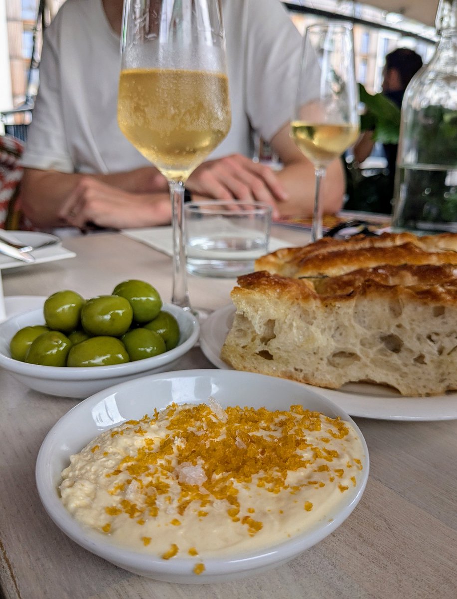 Focaccia, whipped bottarga butter

Nocellara olives

Langham Zig Zag Col Fondo

Ragù, Bristol