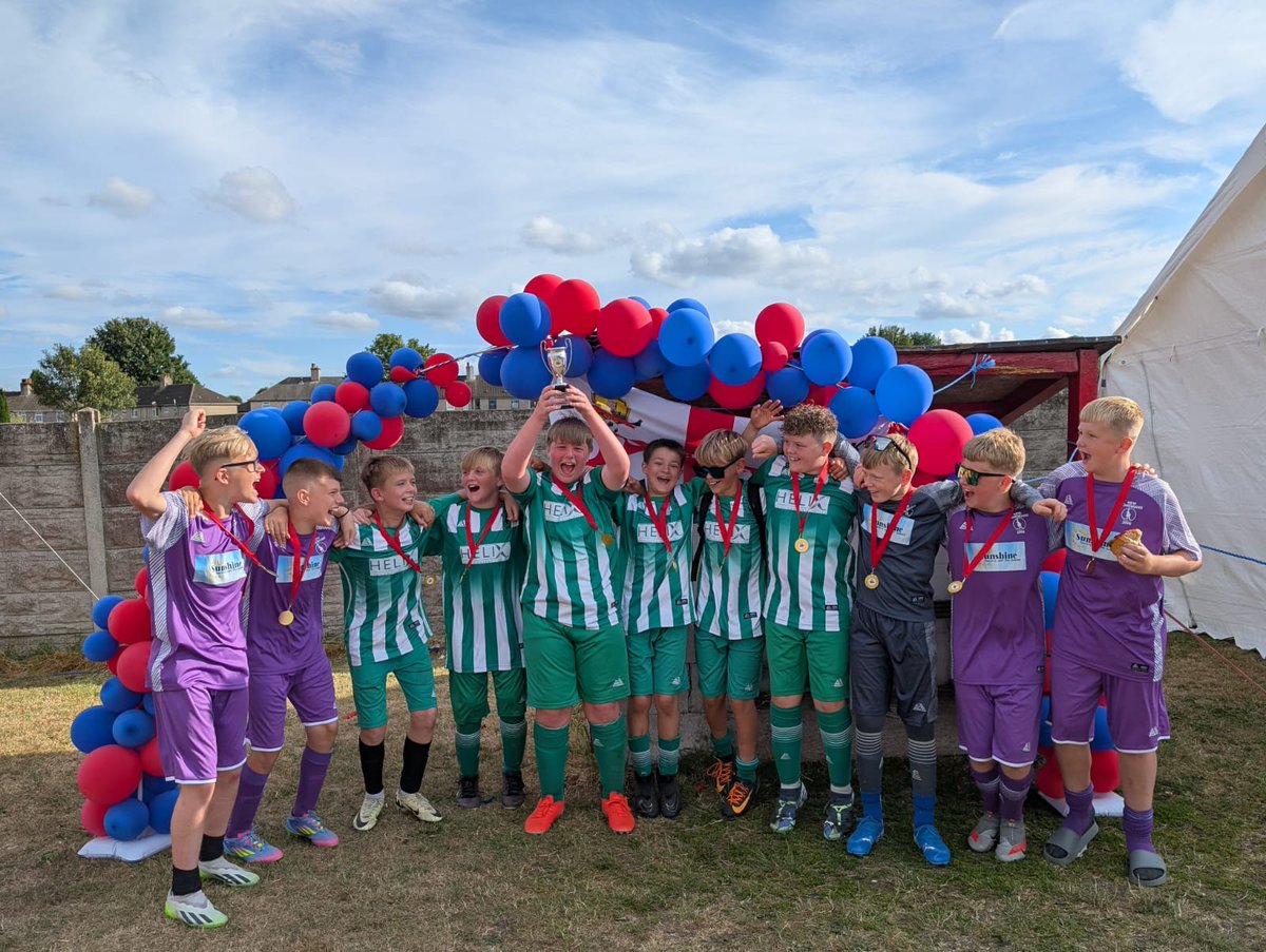 Congratulations to our U13s...
Winning the Bolsover tournament to go with winning the Mexborough tournament last month 🏆🏆
What a fantastic group of boys these are they give us everything. Great memories made for these boys that will last a life time 😁
#football #sheffield 💚🦘