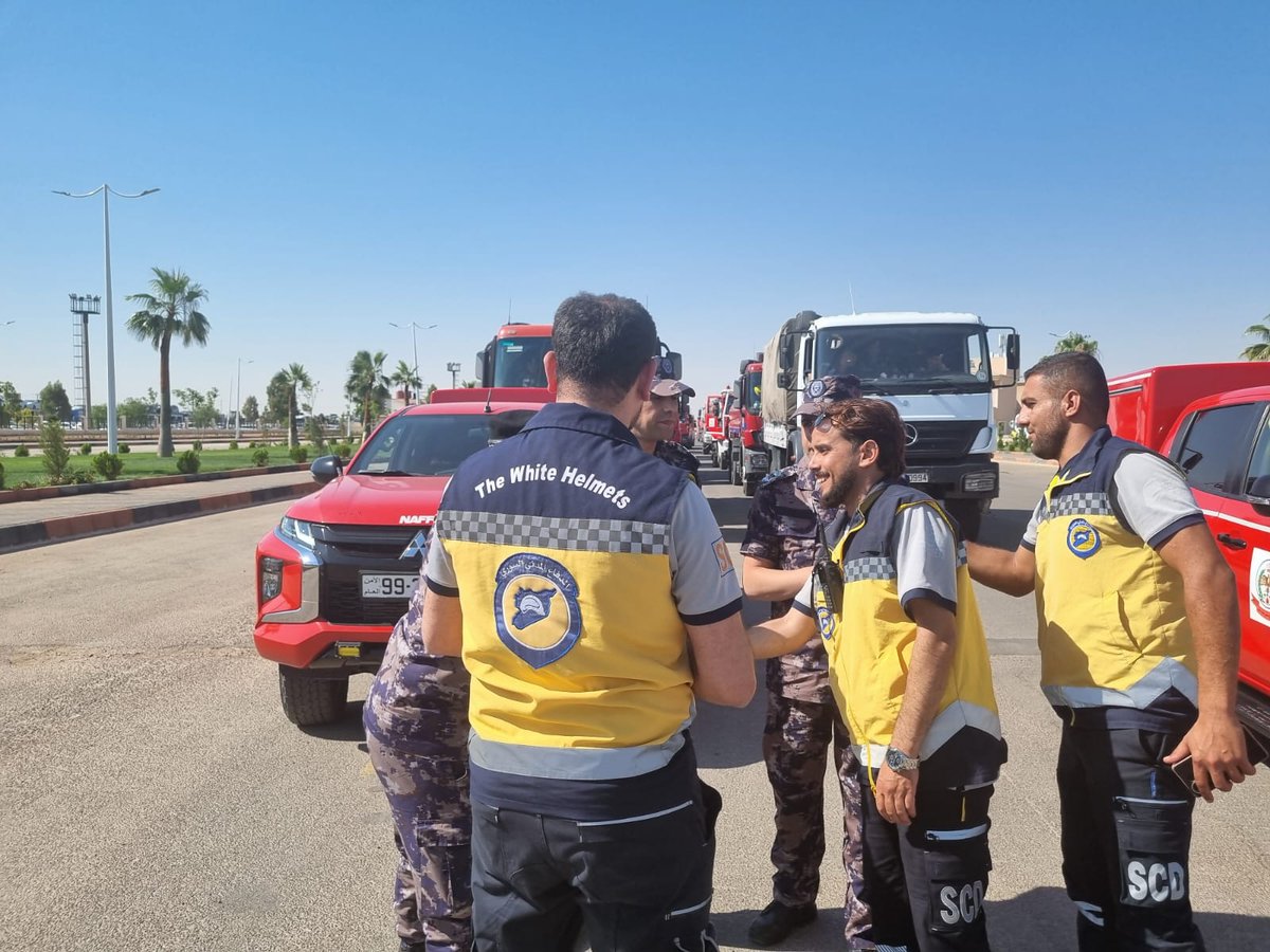MonirMustafa3's tweet image. مشاركة نبيلة وغالية على قلوبنا من الأخوة الأشقاء في المملكة الأردنية الهاشمية الذين أبدوا استعدادهم ووصلوا اليوم لمؤازرة فرق الإطفاء في الدفاع المدني السوري ووزارة الطوارئ وإدارة الكوارث في عمليات إخماد الحرائق الحراجية في ريف اللاذقية، هذه المواقف تعني الكثير لسوريا والسوريين…