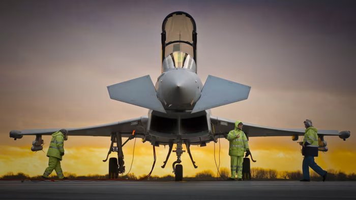 'British-made Typhoon production grinds to a halt - raising fears about UK defence skills' - with comment from yours truly (FT £) #avgeek #defence  ft.com/content/a56468…