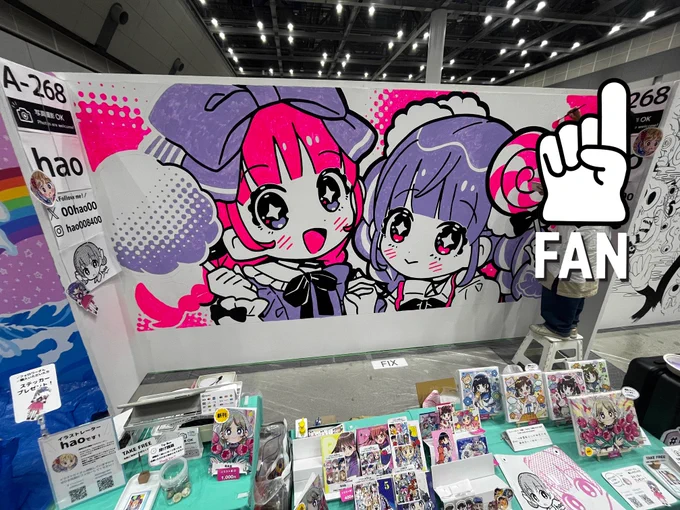 ライブペイントゾーンを歩いているとひときわ目を惹く絵があって立ち止まった。 記憶にありすぎる絵柄で「もしかしてAppare!描いてましたか…?」と聞くとやっぱりイラスト担当してた方だった(画風で一瞬でわかった) 上手いなーーーーー。凄い好きだ。 #デザフェス61