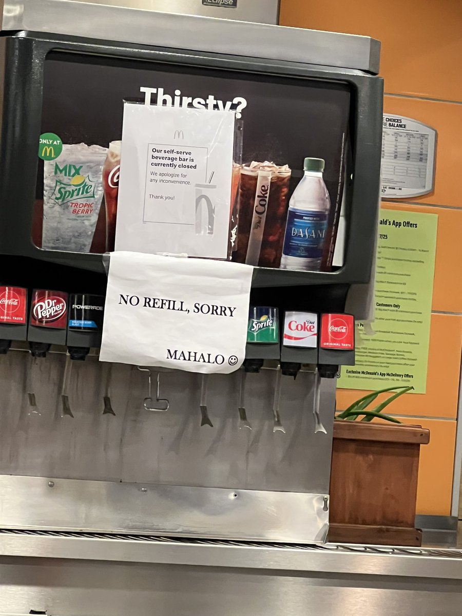 nia_steph's tweet photo. Can’t get no refills now ? @McDonalds  😒 https://t.co/aNLLjfR7te