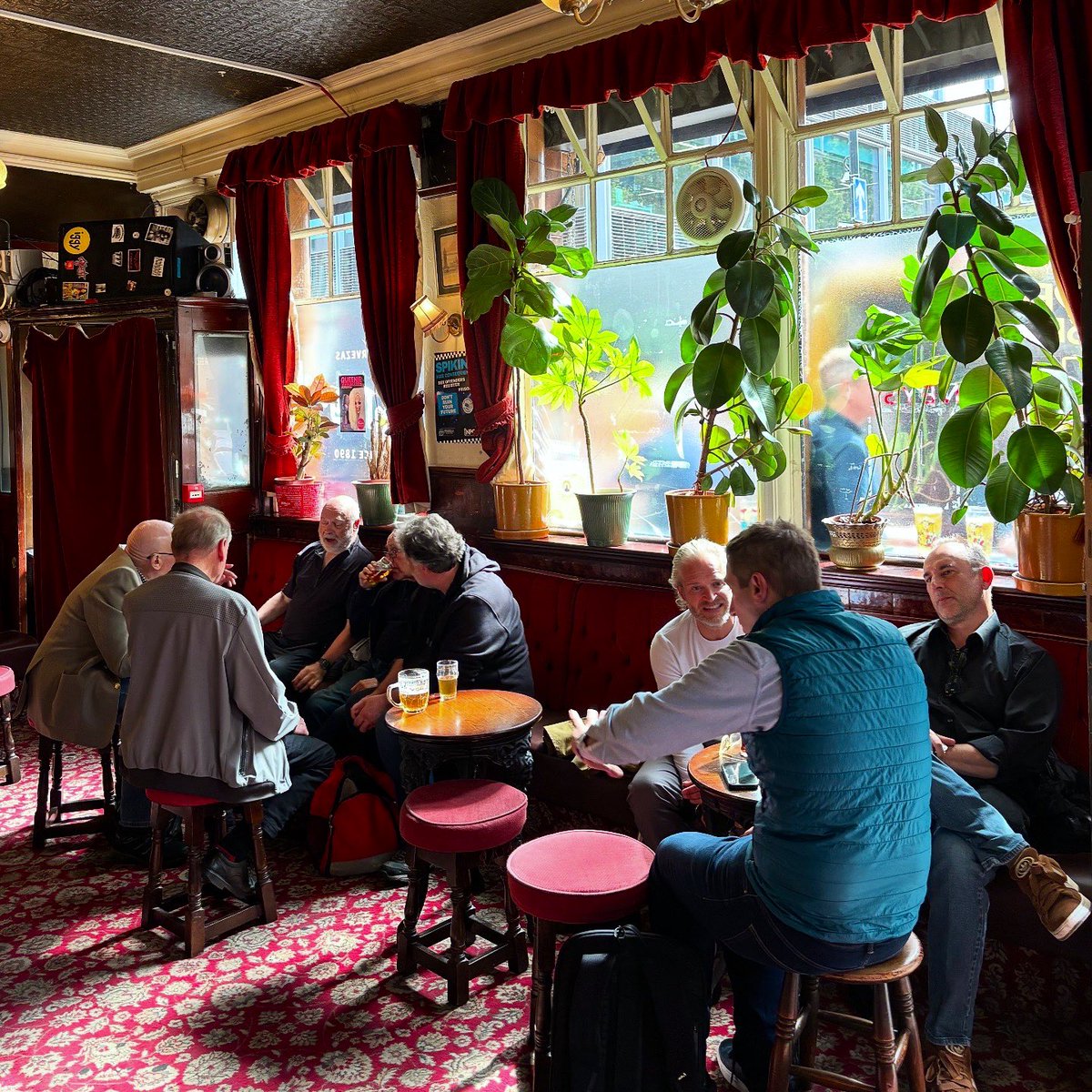 The Blue Posts
📍22 Berwick St, London W1F 0QA

This pub is located on Berwick Street in the heart of Soho. A pub has stood on this site since at least 1739. The pub you see today, built in a neo-Georgian style and dates from a complete rebuild in 1914. #blueposts #soho #pub 📸⤵️