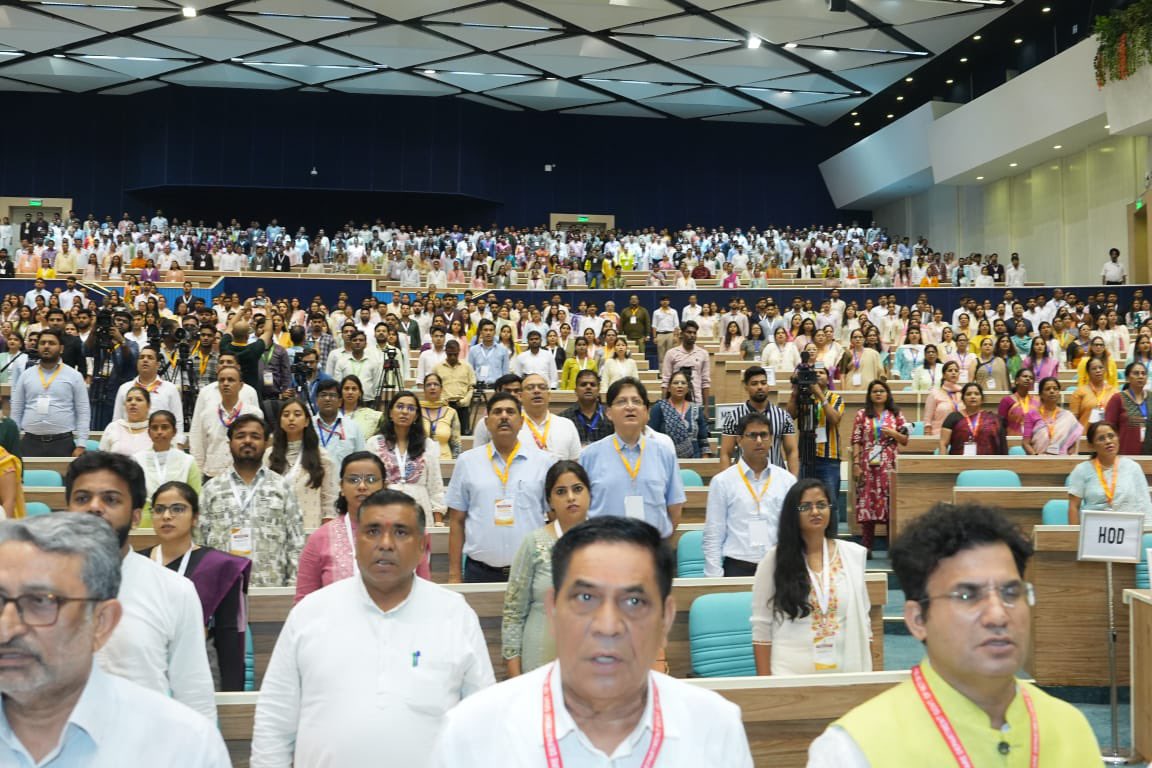 सभी नवनियुक्त नर्सों और स्वास्थ्य कर्मियों को हार्दिक बधाई और शुभकामनाएँ।

यह केवल एक नौकरी नहीं, यह सेवा का अवसर, संकल्प का सम्मान, और राष्ट्र के प्रति उत्तरदायित्व है।

आज विज्ञान भवन में माननीय केंद्रीय स्वास्थ्य एवं परिवार कल्याण मंत्री तथा भाजपा के राष्ट्रीय अध्यक्ष श्री
