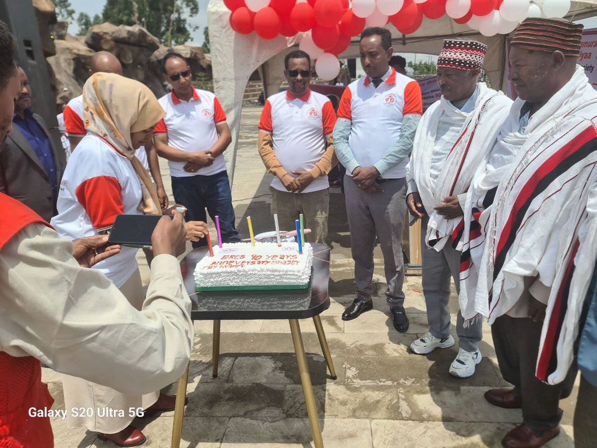 EthioRedCross's tweet image. Waldaan Qaxxaamura Diimaa Itiyoophiyaa Waajjirri Naannoo Oromiyaa, akkasumas Waajjiroonni Godinaai fi Aanootaa, dhaadannoo: “Ashaaraa Tajaajila Namoomaa Waggoota 90 Ce’e!! " jedhuun Ayyaana hundeeffama WQDI waggaa 90ffaa haala hoo'aa ta'een jabajaniiru.
Namummaaf jiraanna!
