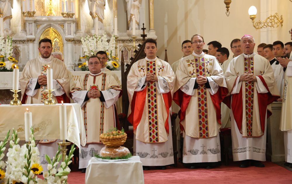 DruzinaSi's tweet image. [FOTO 📸] Svečano! 🤩 Prvi utrinki z nove maše Matije Goloba v Župniji Šmartno pri Litiji. 📸: Jože Potrpin