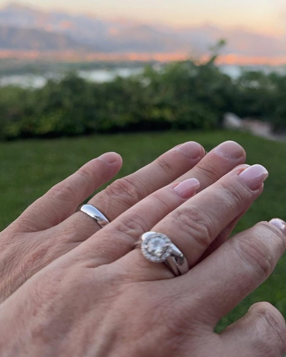 Simo_Ventura's tweet image. Amore mio… oggi, 1 anno fa, diventavamo marito e moglie 🩷 esattamente il 6 luglio se l’aveste dimenticato (vero @fabfazio @chetempochefa ?! 😄🤣) 
È stata una giornata meravigliosa circondata da tanto amore e affetto di chi ci vuole bene. Una splendida tappa della nostra vita…