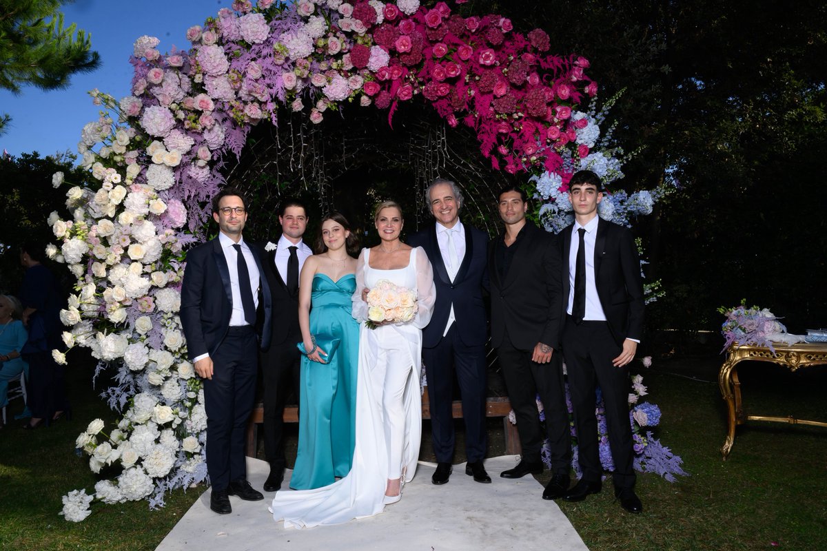 Simo_Ventura's tweet image. Amore mio… oggi, 1 anno fa, diventavamo marito e moglie 🩷 esattamente il 6 luglio se l’aveste dimenticato (vero @fabfazio @chetempochefa ?! 😄🤣) 
È stata una giornata meravigliosa circondata da tanto amore e affetto di chi ci vuole bene. Una splendida tappa della nostra vita…