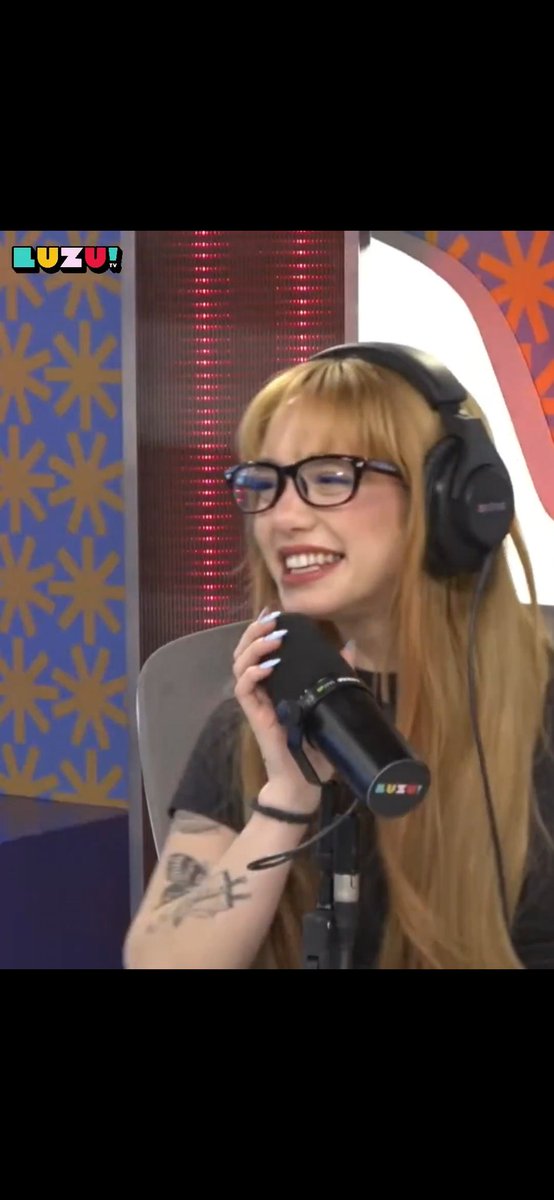 Downgrade argentino:

Lolita Torres, figura del cine argentino. Era tan admirada que Yuri Gagarin llevó una foto de ella al espacio. 

La nieta Angela Torres: "yo robé en Todo Moda y también en Japón"